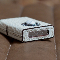 限定生産 Lizard Leatherトカゲ革巻き メタル石付きホワイト（ハウライト） 